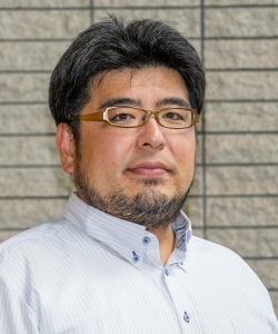礒部　繁人