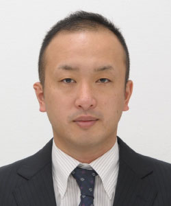 菅沼　学史