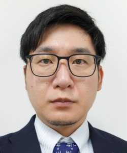 國貞　雄治